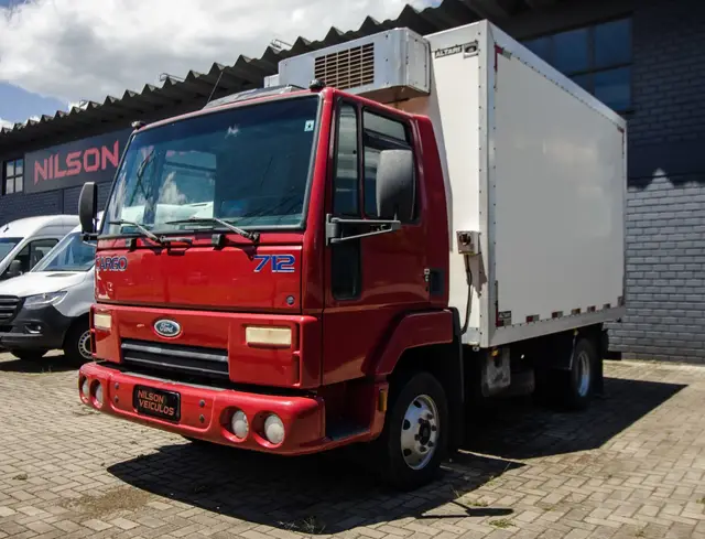 Caminhão Ford Cargo 712 2011 -T 4X2