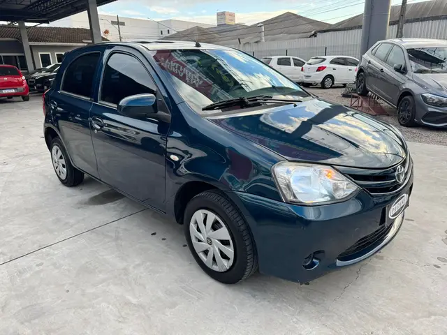 Carro Toyota Etios 2015 X 1.3 (Flex)