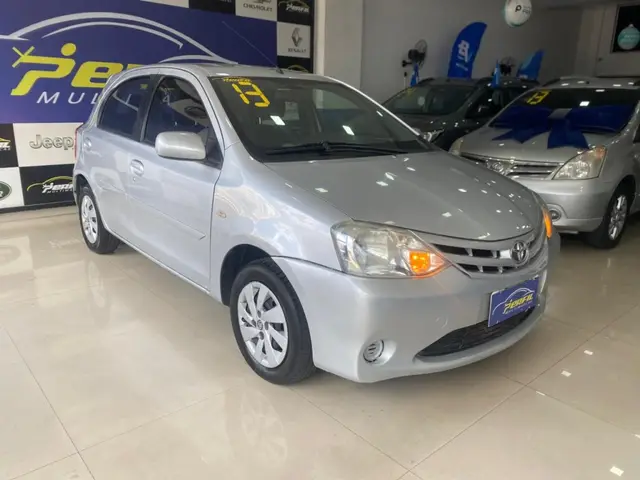 Carro Toyota Etios 2013 XS 1.3 (Flex)