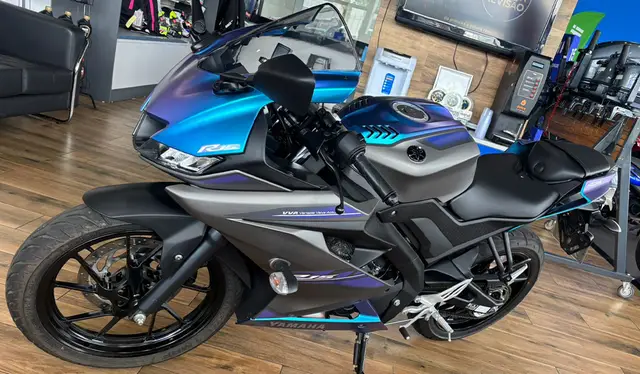 Moto Yamaha YZF R15 2025 ABS