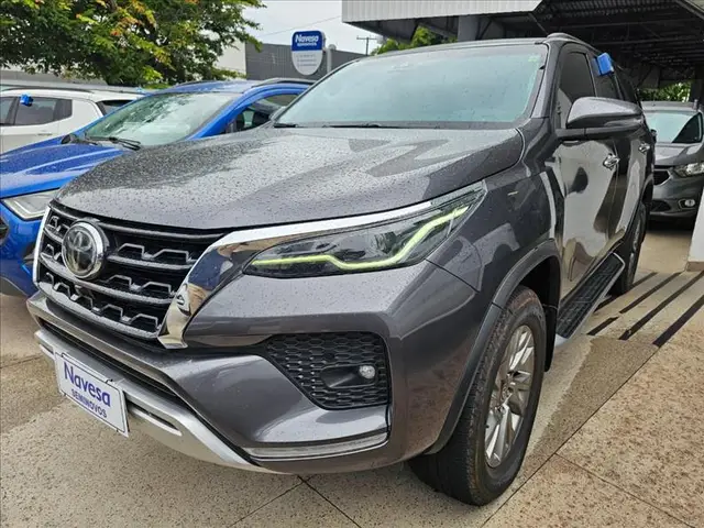 Carro Toyota Hilux SW4 2023 SRX 2.8 turbodiesel 7L 4x4 (Aut)