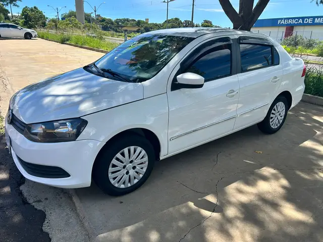 Carro Volkswagen Voyage 2015 1.6 VHT (Flex)