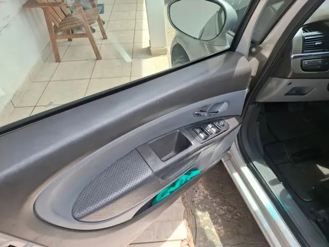Carro Fiat Linea 2010 LX 1.9 16V Dualogic (Flex)