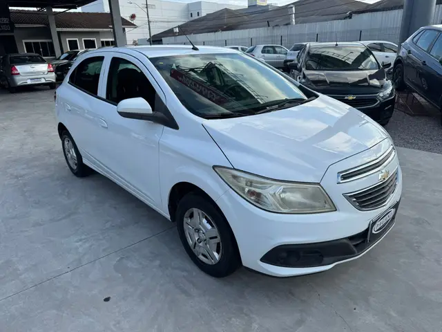 Carro Chevrolet Onix 2013 1.0 LT SPE/4