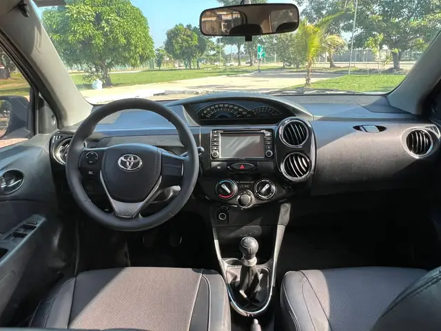 Carro Toyota Etios 2014 X 1.3 (Flex)