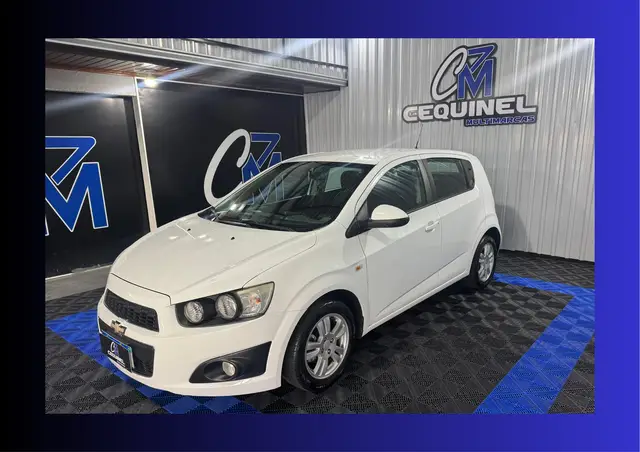 Carro Chevrolet Sonic 2013 Hatch LT