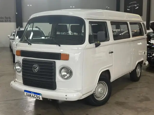 Carro Volkswagen Kombi 2013 Escolar 1.4 (Flex)