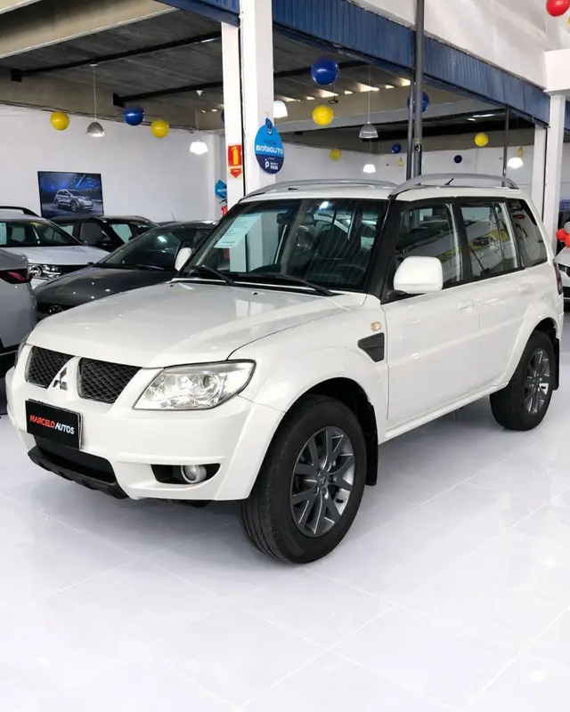 Carro Mitsubishi Pajero TR4 2014 2.0 16V 4x2 (Flex)