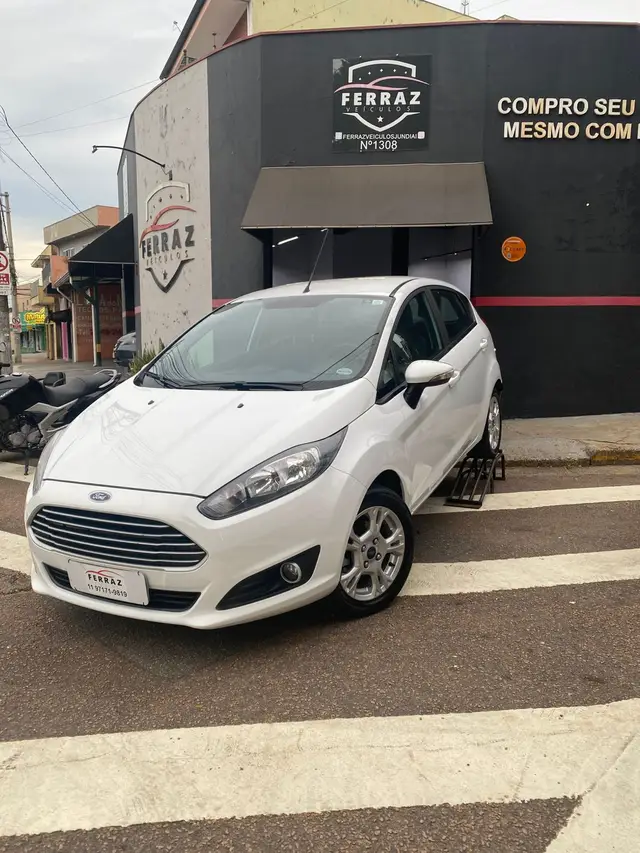 Carro Ford Fiesta Hatch 2016 1.6 (Flex)