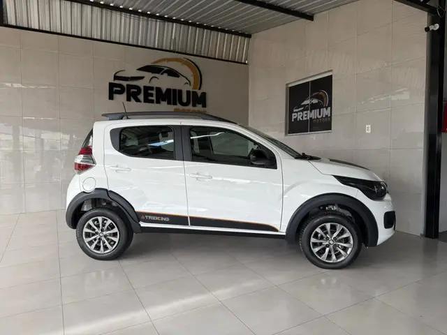 Carro Fiat Mobi 2024 Trekking 1.0