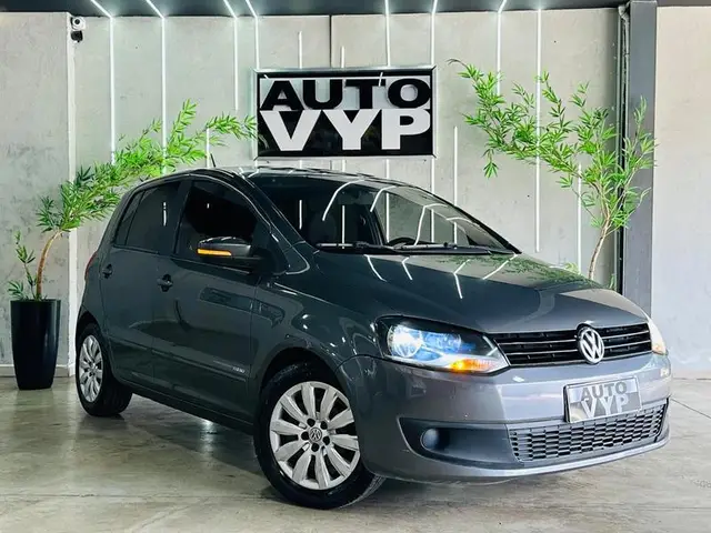 Carro Volkswagen Fox 2014 1.0 TEC (Flex) 4p