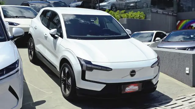 Carro Volvo EX30 2024 Core E60
