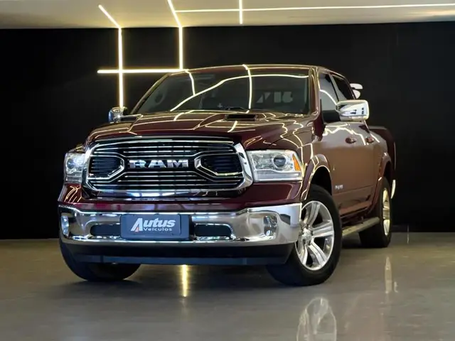 Carro Ram Classic 2022 Laramie 5.7