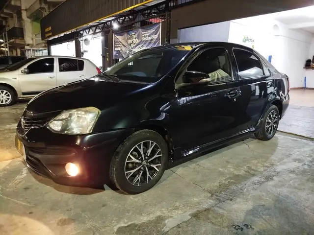 Carro Toyota Etios Sedan 2018 Platinum 1.5 (Aut) (Flex)