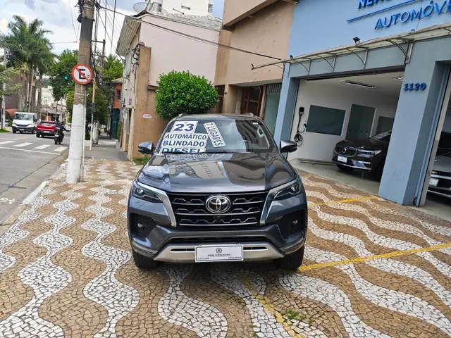 Carro Toyota SW4 2023 SRX 2.8 turbodiesel 5L 4x4 (Aut)