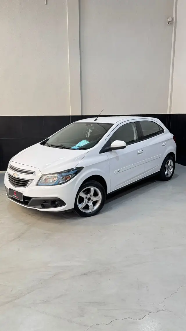 Carro Chevrolet Onix 2014 1.4 LT SPE/4 (Aut)