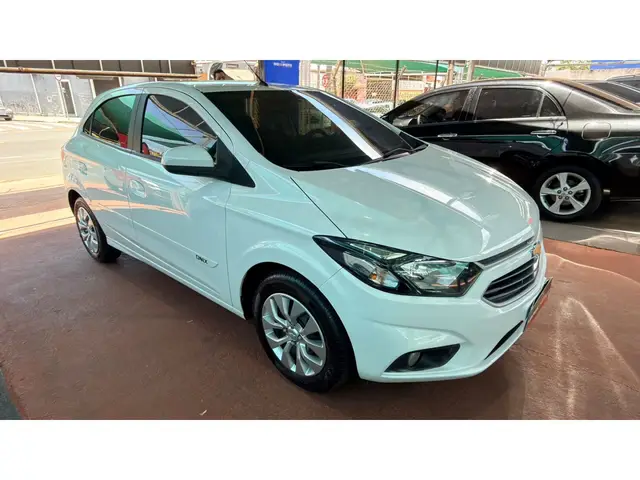 Carro Chevrolet Onix 2017 1.4 LT SPE/4