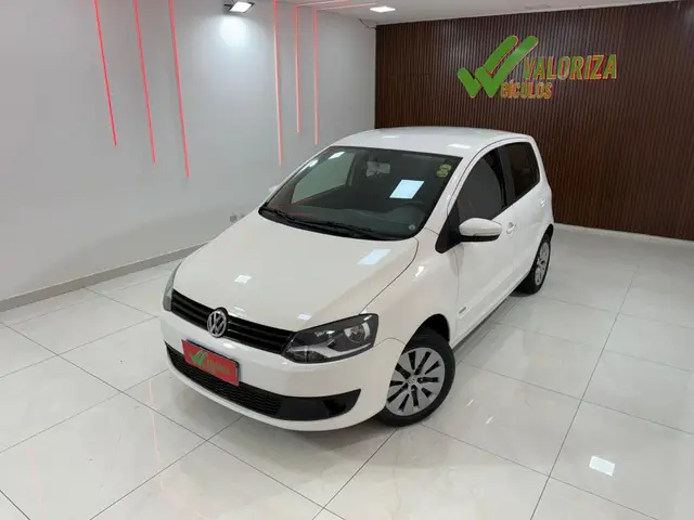 Carro Volkswagen Fox 2014 1.0 TEC Seleção (Flex)