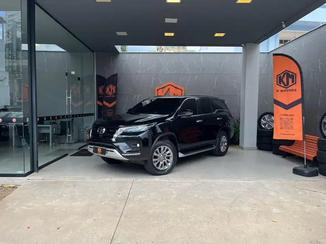 Carro Toyota Hilux SW4 2024 SRX Plat. 4x4 2.8 TB Diesel Automatico.