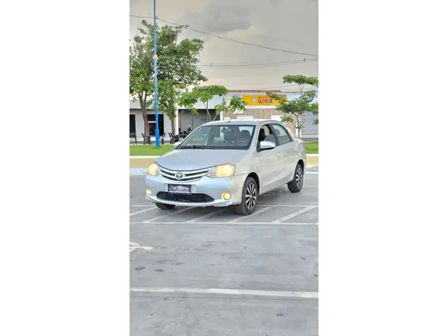 Carro Toyota Etios 2014 X 1.3 (Flex)