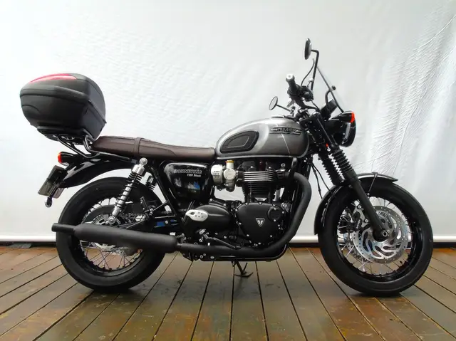 Moto Triumph Bonneville T120 2025 Black