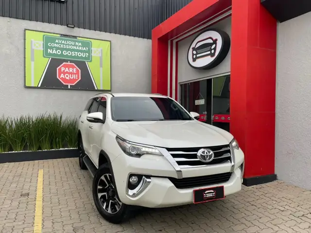 Carro Toyota SW4 2017 2.8 TDI SRX 7L 4x4 (Aut)