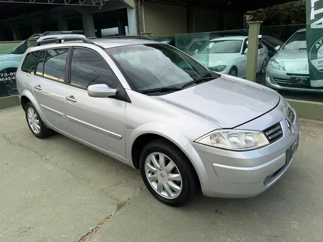 Carro Renault Megane Grand Tour 2011 Mégane Grand Tour Dynamique 2.0 16V (aut)