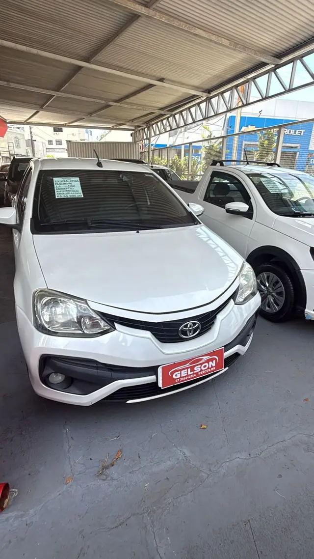 Carro Toyota Etios Sedan 2017 Platinum 1.5 (Aut) (Flex)