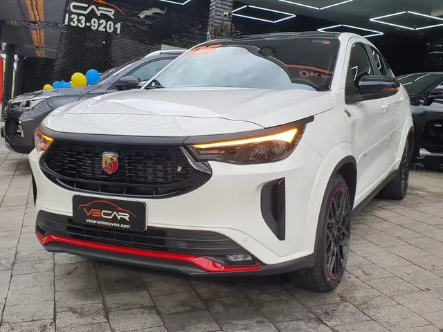 Carro Fiat Fastback 2025 Abarth