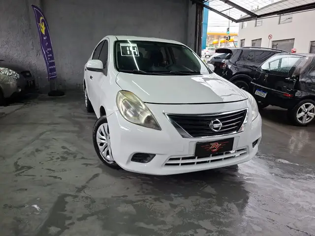 Carro Nissan Versa 2014 1.6 16V SV (Flex)