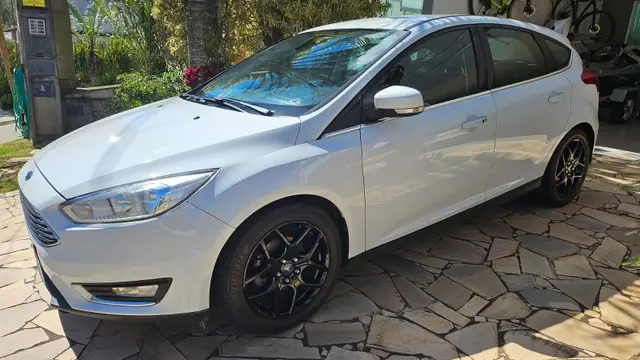 Carro Ford Focus Sedan 2016 Titanium Plus 2.0 PowerShift (Aut)