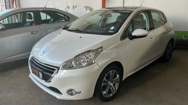 Carro Peugeot 208 2014 Griffe 1.6 16V (Flex)