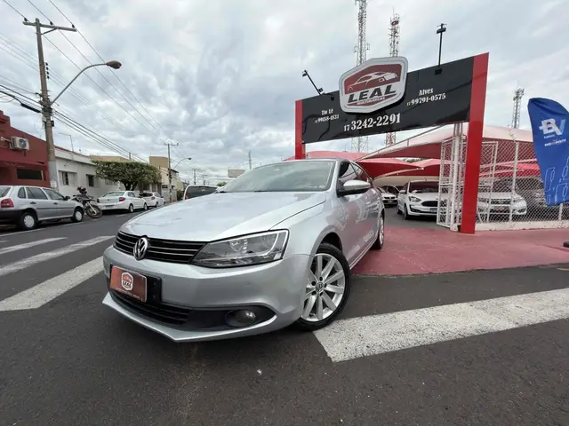 Carro Volkswagen Jetta 2014 2.0 Comfortline (Flex)