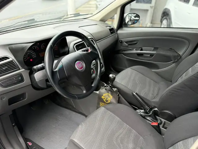 Carro Fiat Punto 2011 Attractive 1.4 (Flex)