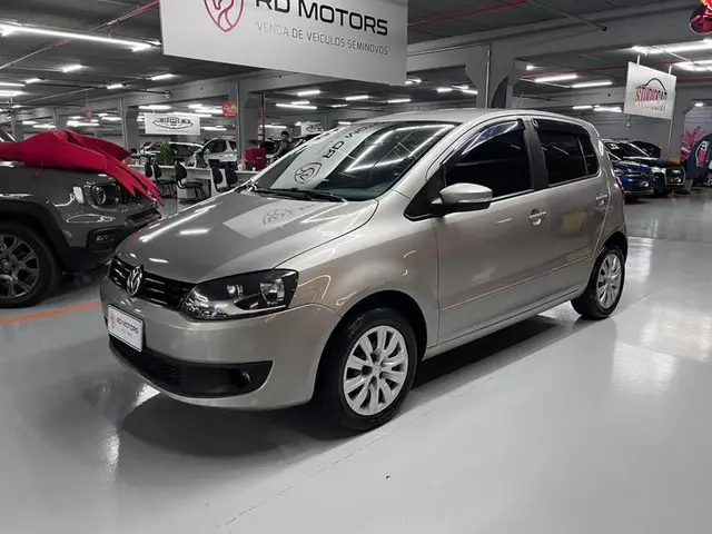 Carro Volkswagen Fox 2013 1.0 TEC (Flex) 2p