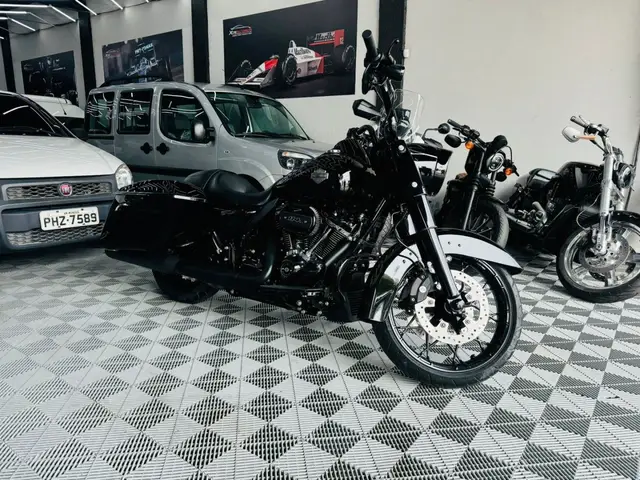 Moto Harley-Davidson Road King Special FLHRXS 2021 ROAD KING SPECIAL FLHRXS