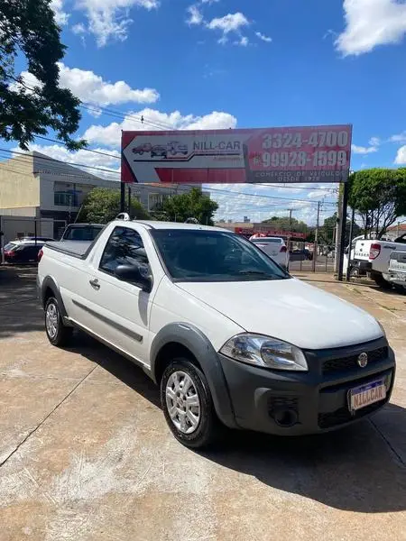 Carro Fiat Strada 2014 Working Celeb.1.4 Fire Flex 8V CS