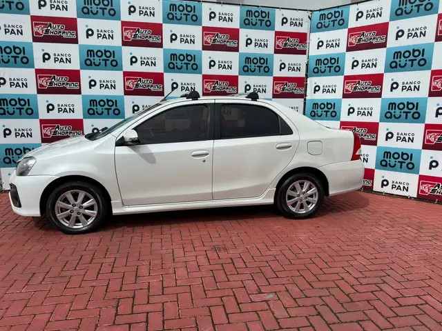Carro Toyota Etios Sedan 2018 XLS 1.5 (Aut) (Flex)