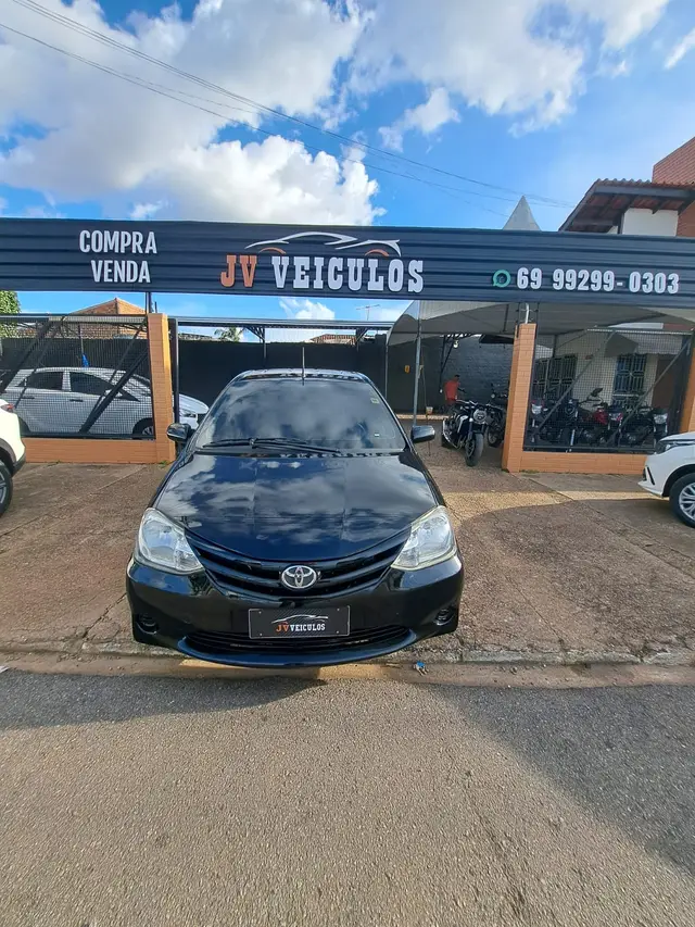 Carro Toyota Etios 2013 XS 1.3 (Flex)
