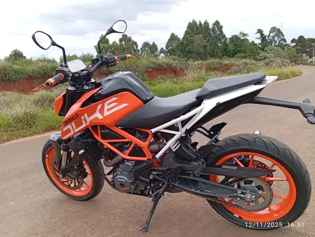Moto KTM Duke 390 2020 390