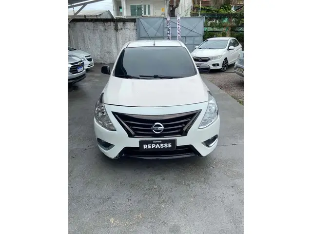 Carro Nissan Versa 2017 1.0 12V (Flex)