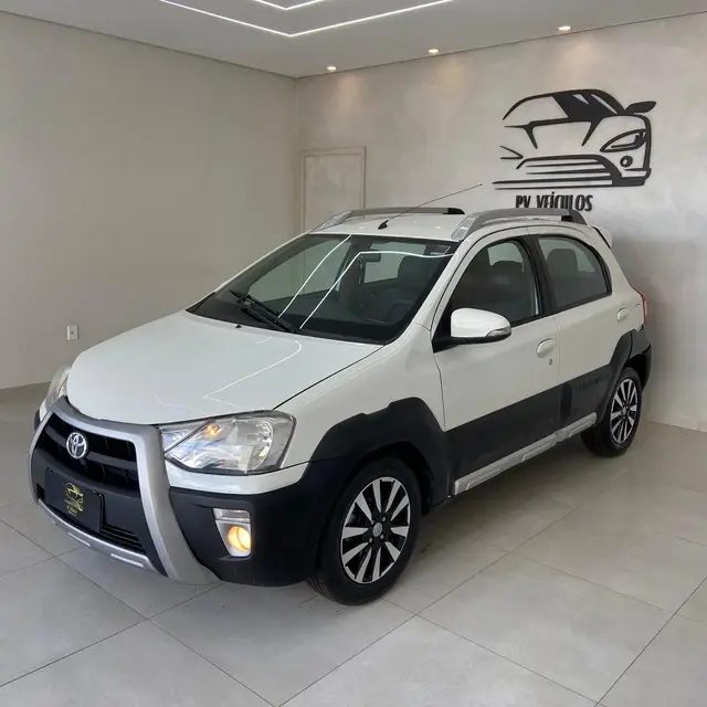 Carro Toyota Etios 2016 Cross 1.5 (Flex)