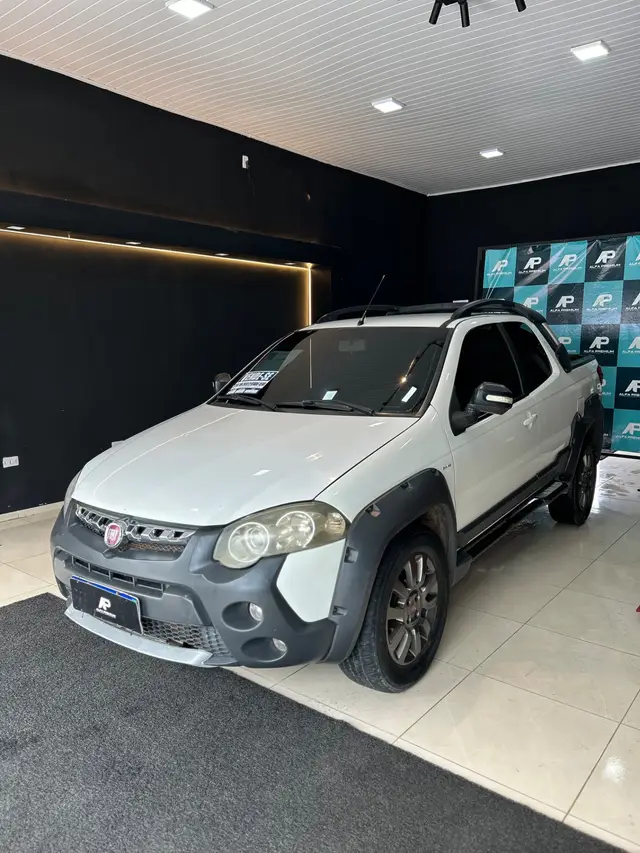 Carro Fiat Strada 2015 Adv.1.8 16V LOCKER Dualo. Flex CD