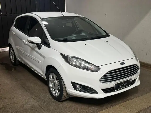 Carro Ford Fiesta Hatch 2016 SE Powershift 1.6 (Flex)