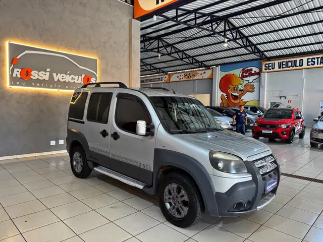 Carro Fiat Doblò 2013 Adventure 1.8 16V (Flex)