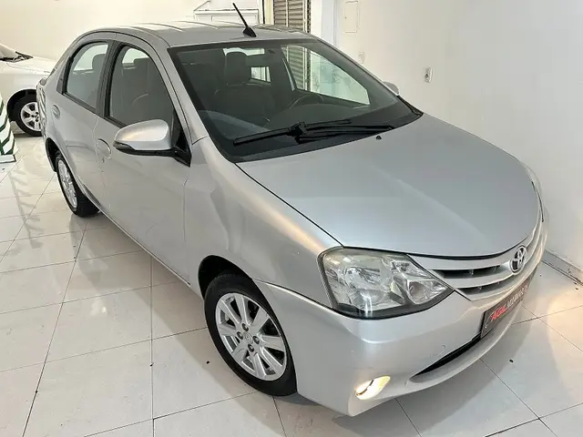 Carro Toyota Etios Sedan 2017 XLS 1.5 (Flex)