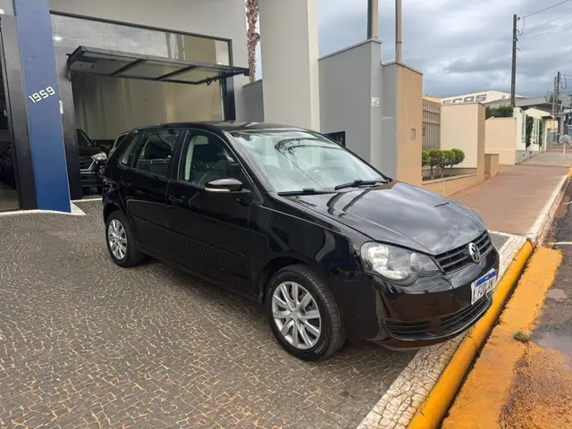 Carro Volkswagen Polo Sedan 2013 1.6 8V (Flex)