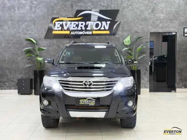 Carro Toyota Hilux SW4 2014 3.0 TDI 4x4 SRV 7L