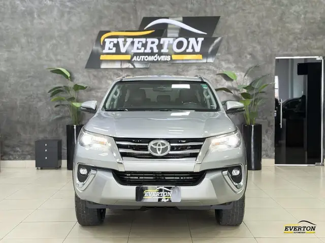 Carro Toyota SW4 2019 2.8 TDI SRX 5L 4x4 (Aut)