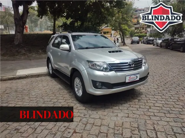 Carro Toyota Hilux SW4 2013 SRV 3.0 4X4 (7 Lugares)
